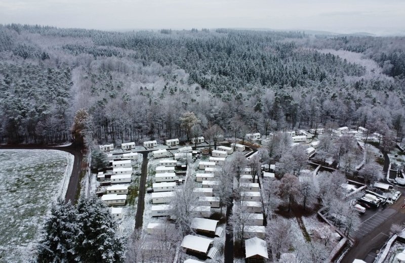 20251121 winter en sneeuw op ardennen camping bertrix 12